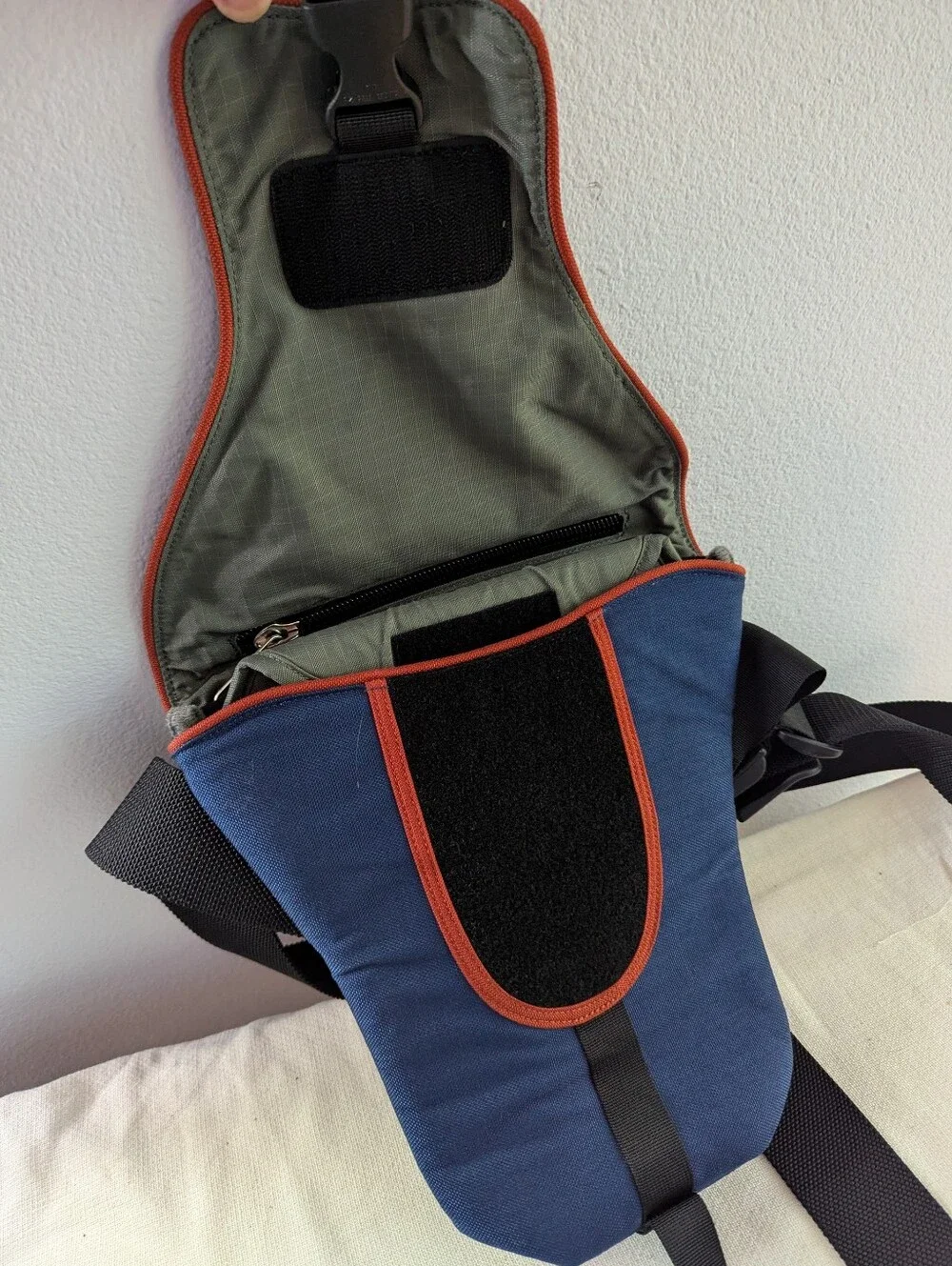 Crumpler Contoured Sling Bag, Navy Blue & Rust Trim - Vintage Great Condition